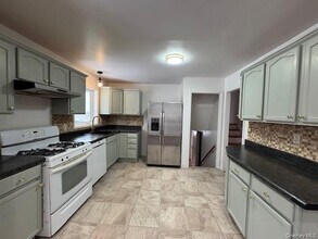 46 Midland Ave in Woodbury, NY - Building Photo - Building Photo