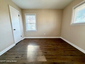 5100 Miles Ln in Louisville, KY - Building Photo - Building Photo