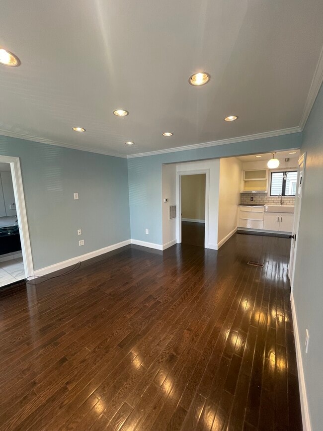 99 Plain St, Unit 1, Unit 1