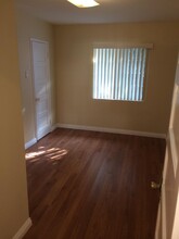 1034 Hyperion Ave in Los Angeles, CA - Building Photo - Building Photo