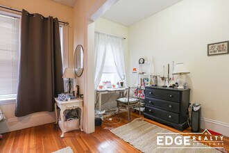 12 Sutherland Rd, Unit 1 in Boston, MA - Foto de edificio - Building Photo