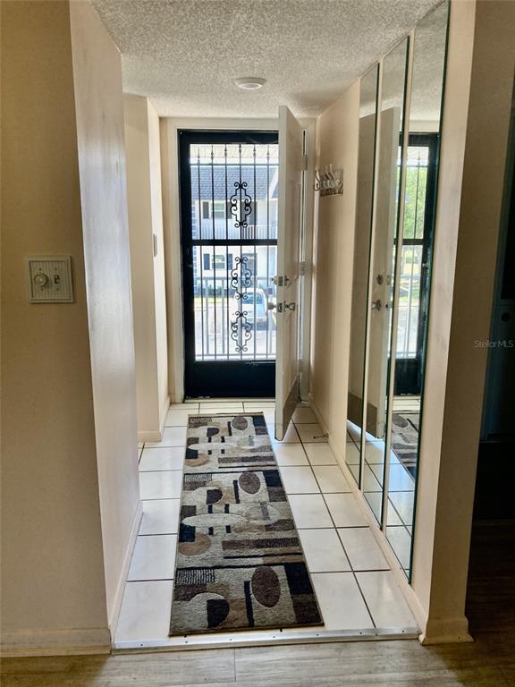 305 47th Ave Dr W in Bradenton, FL - Foto de edificio - Building Photo