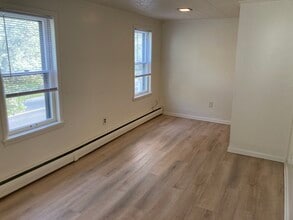 121 N Montour St, Unit 121 in Montoursville, PA - Foto de edificio - Building Photo