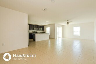 1689 Hideaway Flat St in Mascotte, FL - Foto de edificio - Building Photo