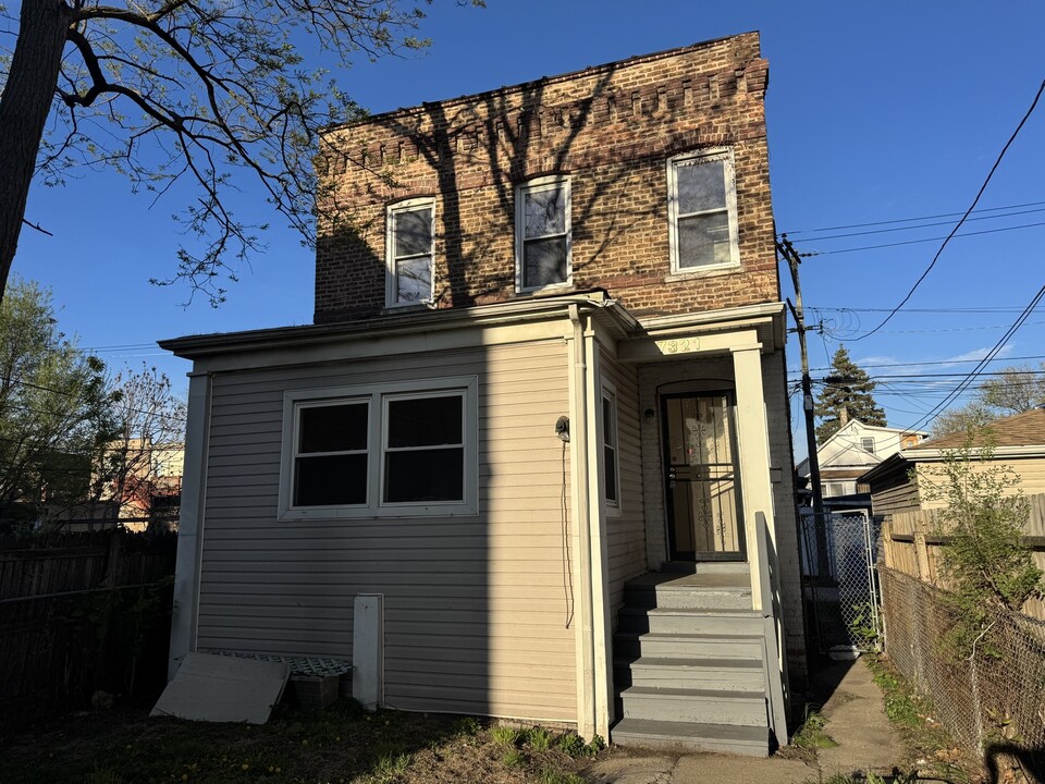 7321 S St Lawrence Ave in Chicago, IL - Building Photo