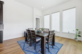 9308 Rockmount Drive in Dallas, TX - Foto de edificio - Building Photo