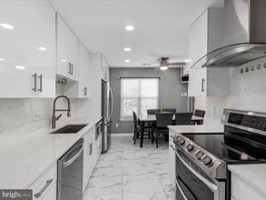 14707 Southwarke Pl in Centreville, VA - Foto de edificio - Building Photo