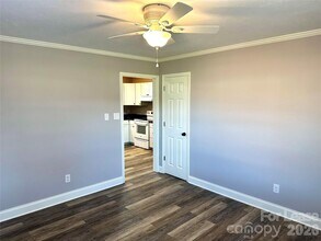 2121 Charlotte Hwy in Mooresville, NC - Building Photo - Building Photo