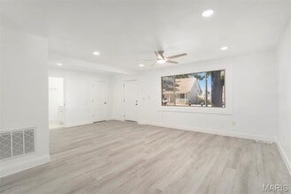 2109 S 3rd St in Fayetteville, IL - Building Photo - Building Photo