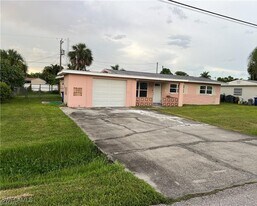 160 Brooks Rd in North Fort Myers, FL - Building Photo