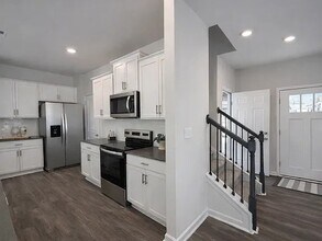 1302 37th Ave Lane NE in Hickory, NC - Building Photo - Building Photo