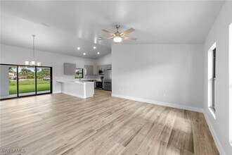 6151 Hershey Ave in Ft. Myers, FL - Building Photo - Building Photo