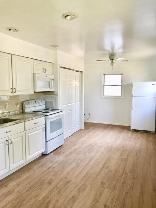 52 Corncrib Ln in Levittown, NY - Building Photo - Building Photo