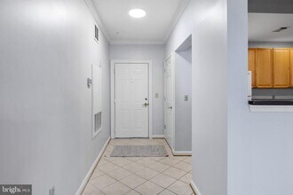 4950 Brenman Park Dr in Alexandria, VA - Building Photo - Building Photo