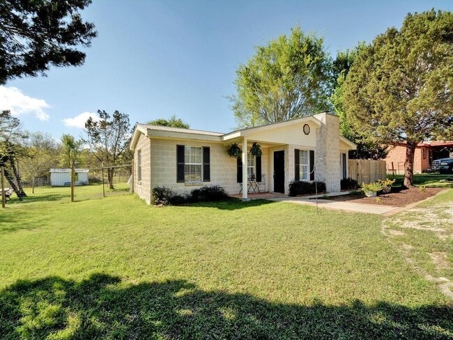 131 Barton Meadow Dr in Dripping Springs, TX - Building Photo - Building Photo