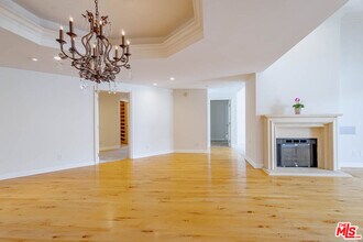 430 N Oakhurst Dr in Beverly Hills, CA - Building Photo - Building Photo