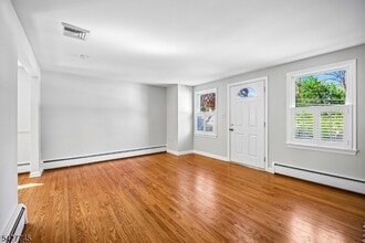 32 Center St in Bernardsville, NJ - Building Photo - Building Photo