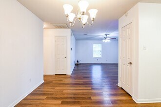 712 Avenue F in Conroe, TX - Building Photo - Building Photo