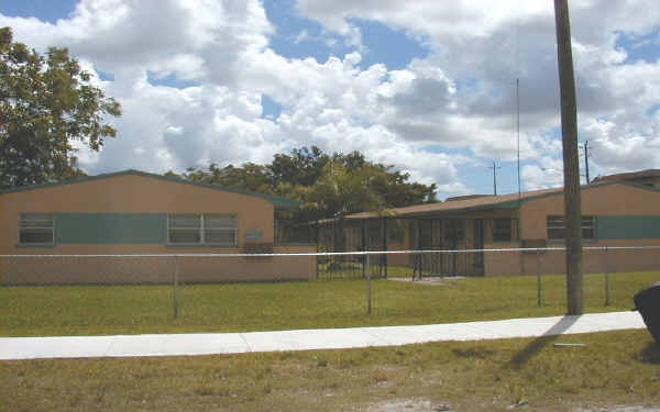 186 NW 2nd St in Homestead, FL - Foto de edificio - Building Photo