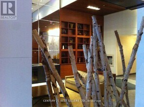 4080 Living Arts Dr in Mississauga, ON - Building Photo - Building Photo