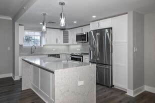 100 Glen St in Glen Cove, NY - Building Photo