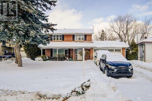 126 Sherwood Forest Dr in Markham, ON - Building Photo