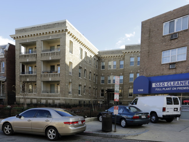 Park Road Courts in Washington, DC - Foto de edificio - Building Photo