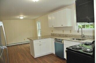 115 High Rock Rd in Weare, NH - Building Photo - Building Photo