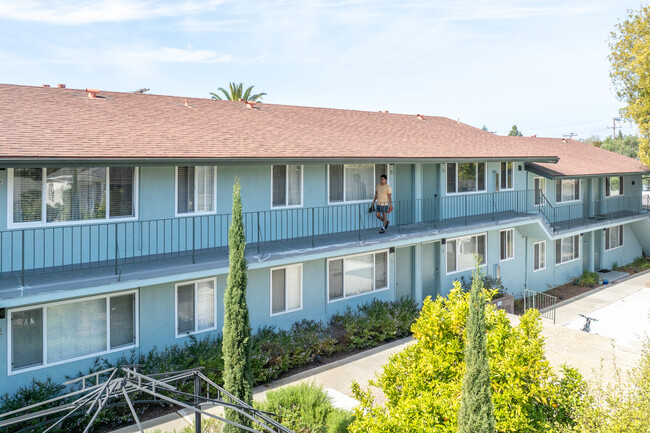 Pedregosa Plaza in Santa Barbara, CA - Building Photo - Building Photo