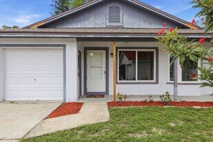 3751 Mackenzie Ct in Palm Harbor, FL - Building Photo