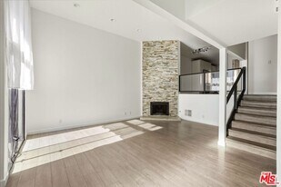 5307 Wilkinson Ave in Los Angeles, CA - Building Photo