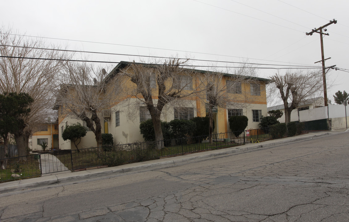 Lantern Woods Apartments in Barstow, CA - Building Photo