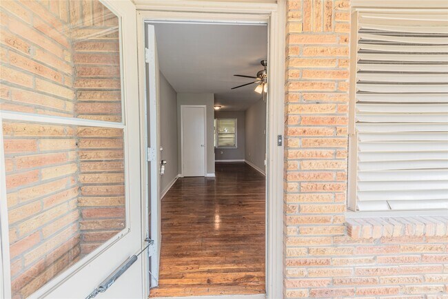 124 N Washington St in Texas City, TX - Building Photo - Building Photo