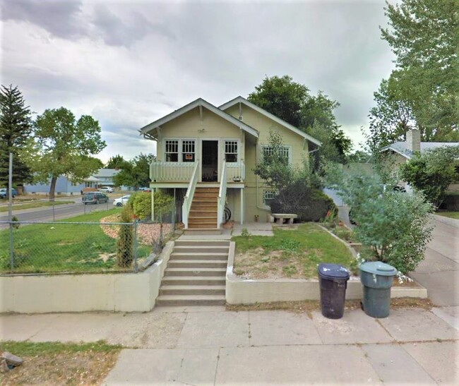property at 1305 S Oak St