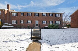 70 Carroll Ave in Newport, RI - Building Photo