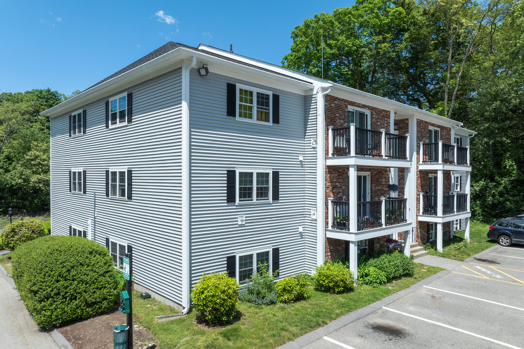 Plymouth Colony Condominiums in Plymouth, MA - Building Photo