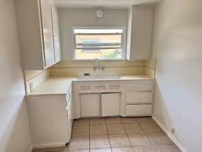 6546 1/2 Specht Avenue in Bell Gardens, CA - Building Photo - Building Photo