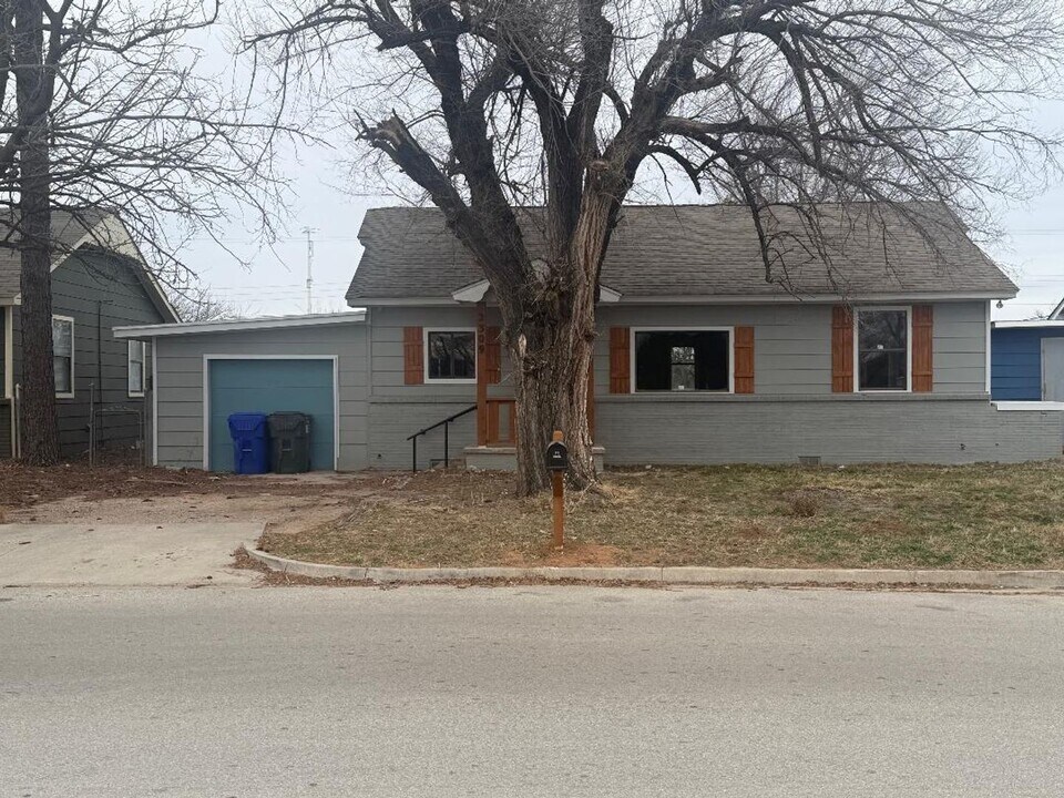 2309 Beverly Hills St in Norman, OK - Building Photo