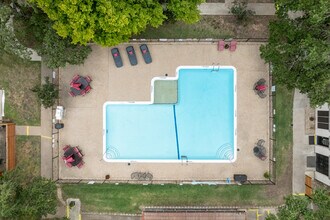 Madeira Apartments in Waco, TX - Building Photo - Building Photo