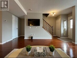 70 Chapman Ct in London, ON - Building Photo - Building Photo