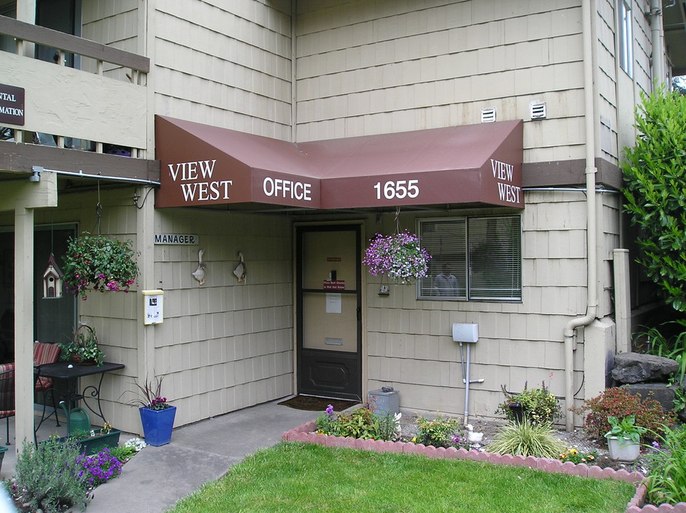 View West Apartments in Milton, WA - Building Photo