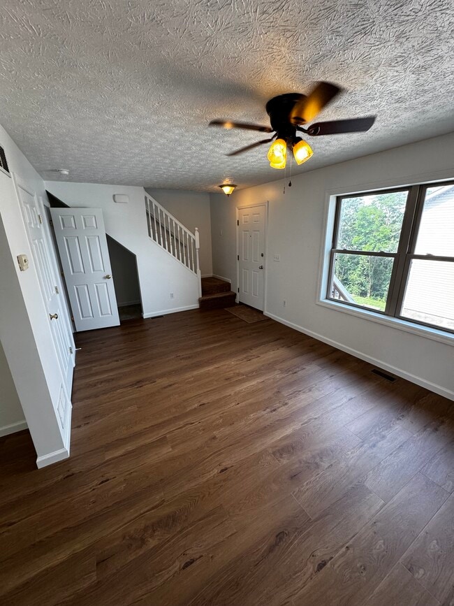 861 E Saint Johns St in Morgantown, WV - Building Photo - Building Photo