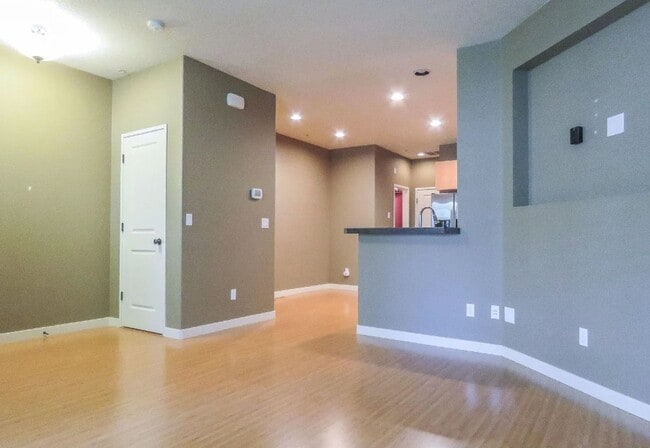 4852 NW Olivares Terrace in Portland, OR - Building Photo - Building Photo