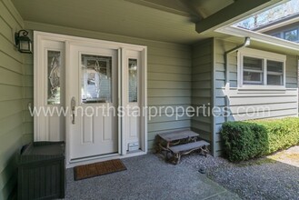 17349 Kelok Rd in Lake Oswego, OR - Building Photo - Building Photo