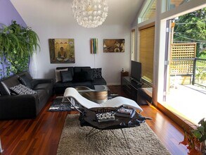 140 Windsor Rd W in North Vancouver, BC - Building Photo - Building Photo