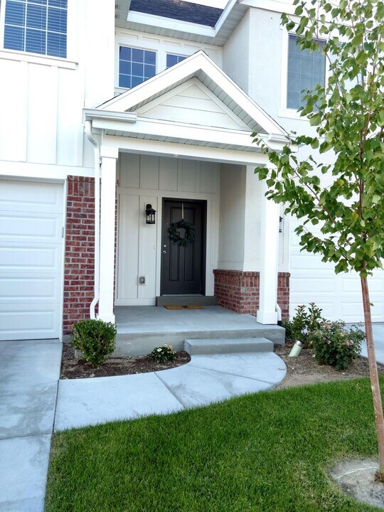 783 Newfield Dr in Sandy, UT - Building Photo