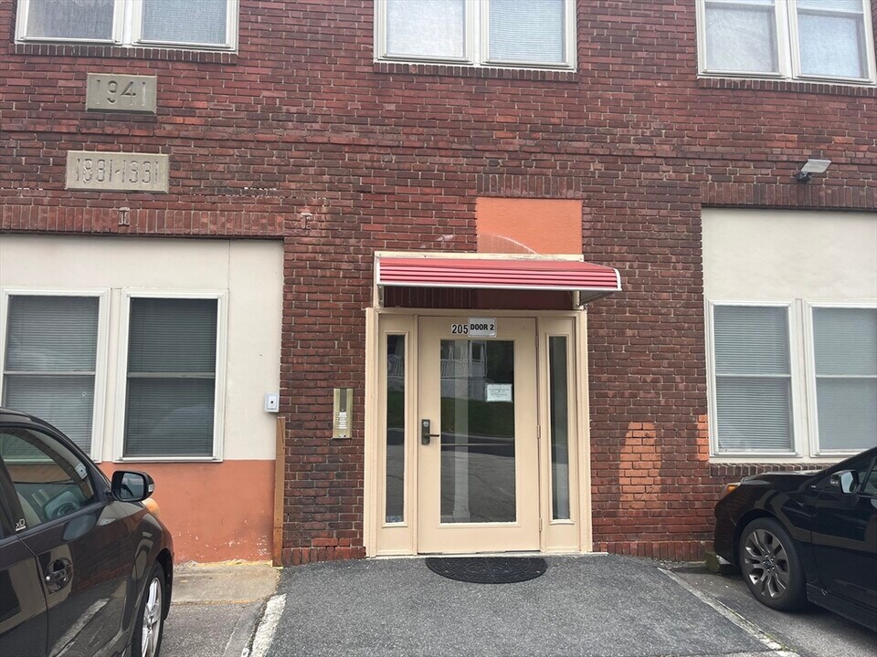 205 Chapin St in Southbridge, MA - Building Photo