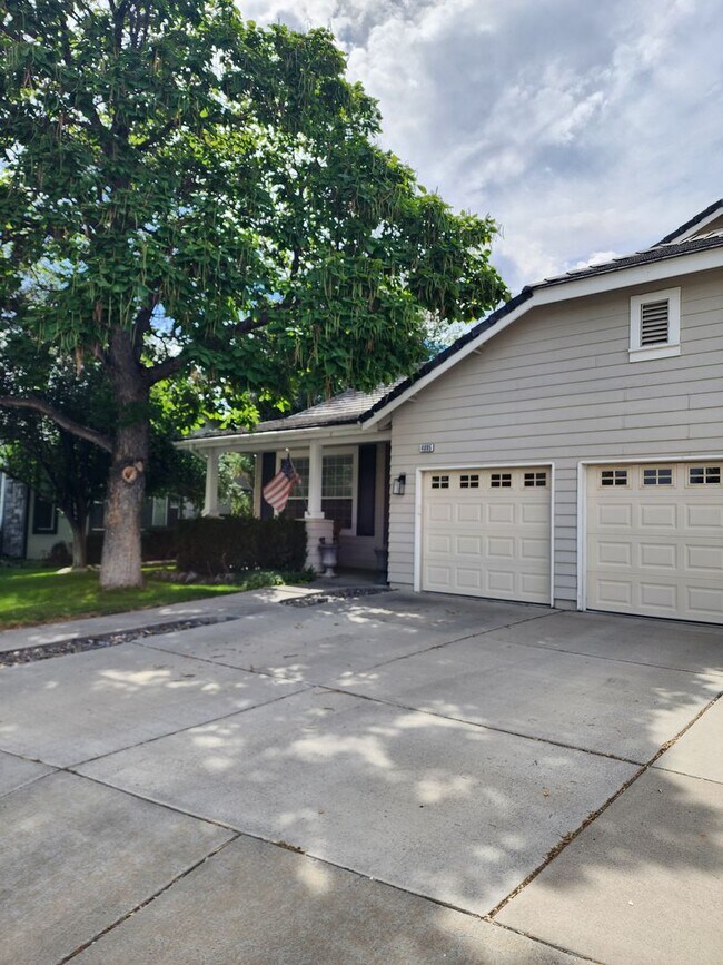 4895 Santa Barbara Ave in Sparks, NV - Foto de edificio - Building Photo