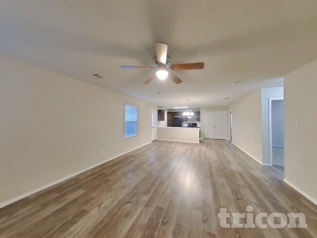 8718 Segura Wy in San Antonio, TX - Foto de edificio - Building Photo