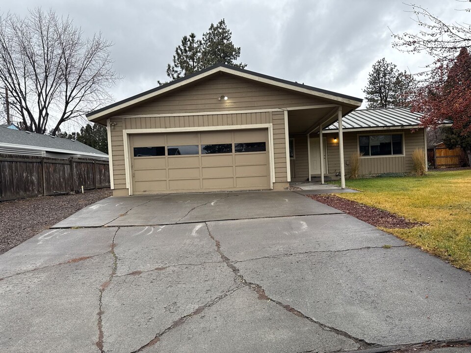 2783 NE Sandy Dr in Bend, OR - Building Photo